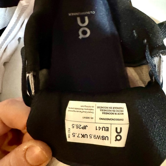 EUC Women's 9.5 On Cloud Cloudrunner 2.0 Heron/Black - Picture 7 of 7